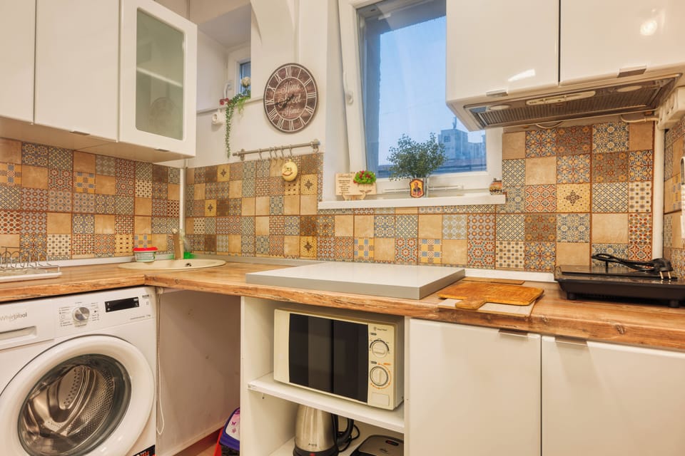 Family Apartment, 2 Bedrooms, Kitchen | Private kitchen | Full-size fridge, microwave, stovetop, cookware/dishes/utensils