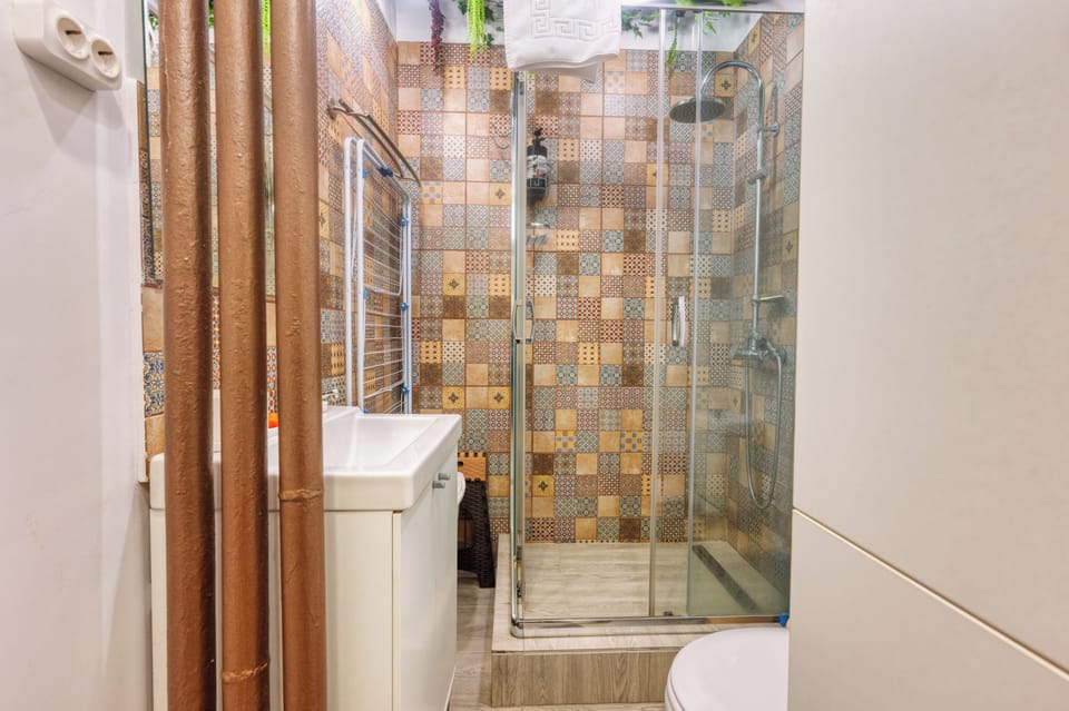 Family Apartment, 2 Bedrooms, Kitchen | Bathroom | Shower, free toiletries, hair dryer, towels