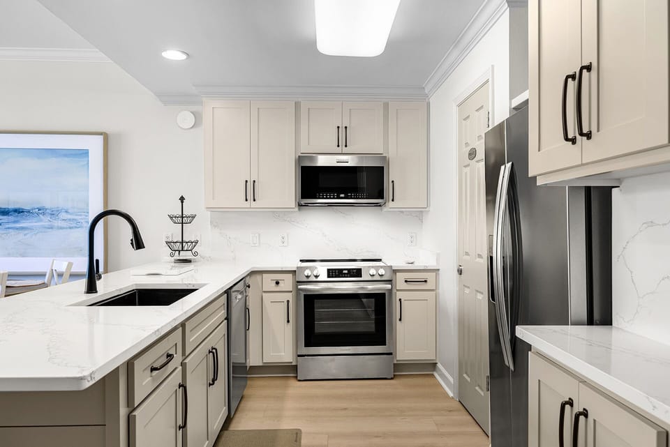 Beach Resort 210 Kitchen Alt