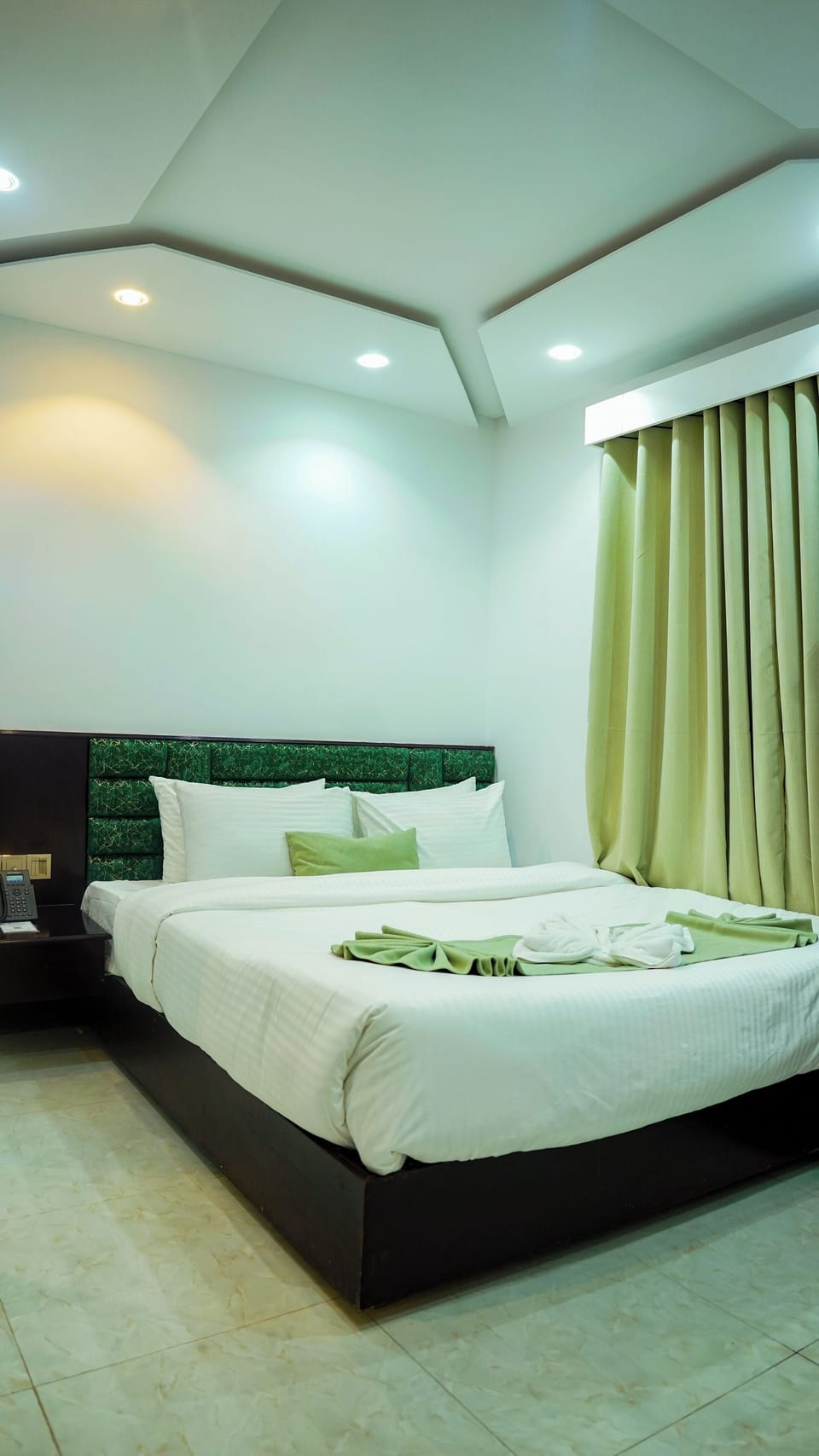 Deluxe Double Room | Desk, laptop workspace, iron/ironing board (on request), WiFi (free)
