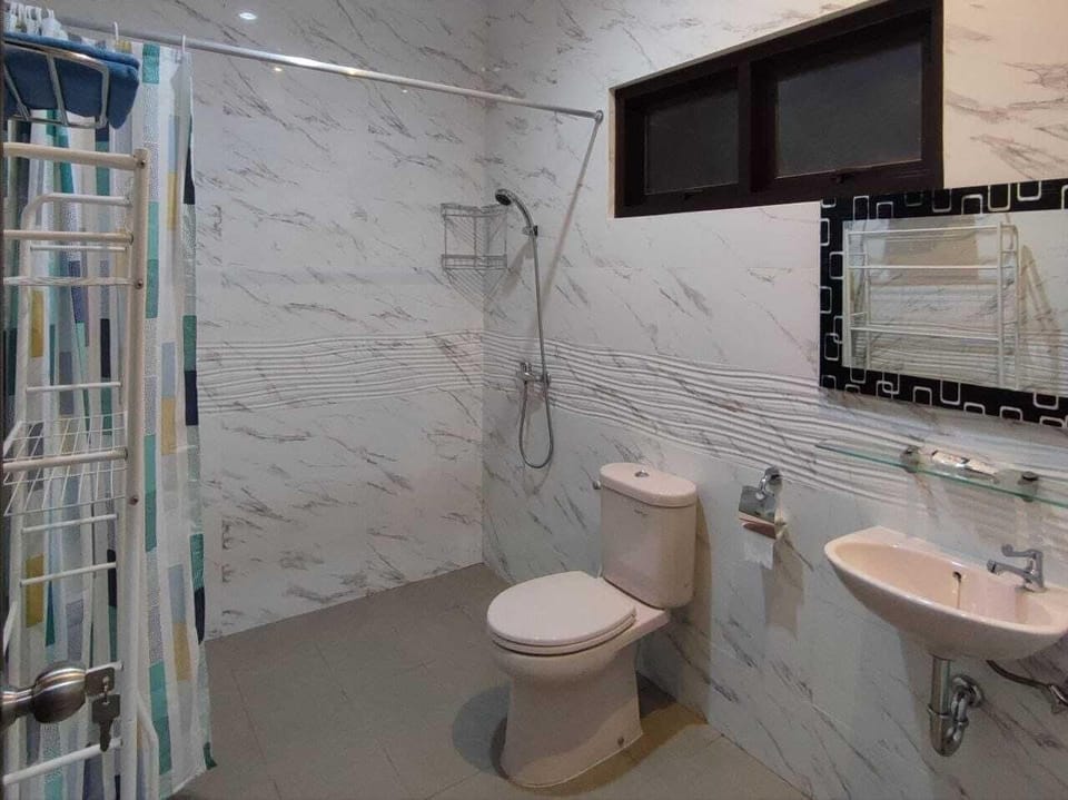 Shower, bidet, towels, soap