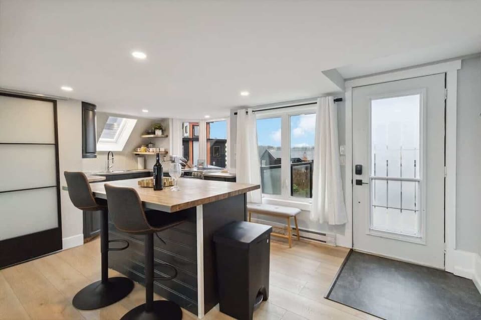 Kitchen island with breakfast bar