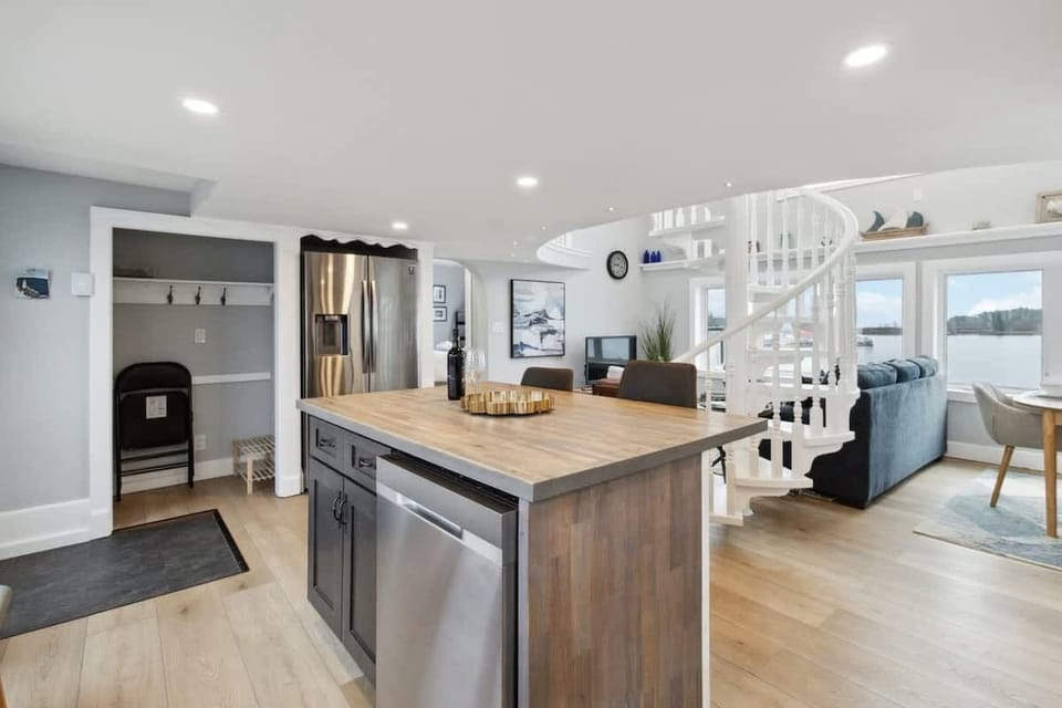 Open plan kitchen featuring American style fridge/freezer and dishwasher - Upstairs Mason's View