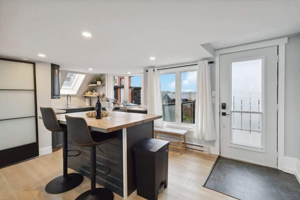 Kitchen island with breakfast bar