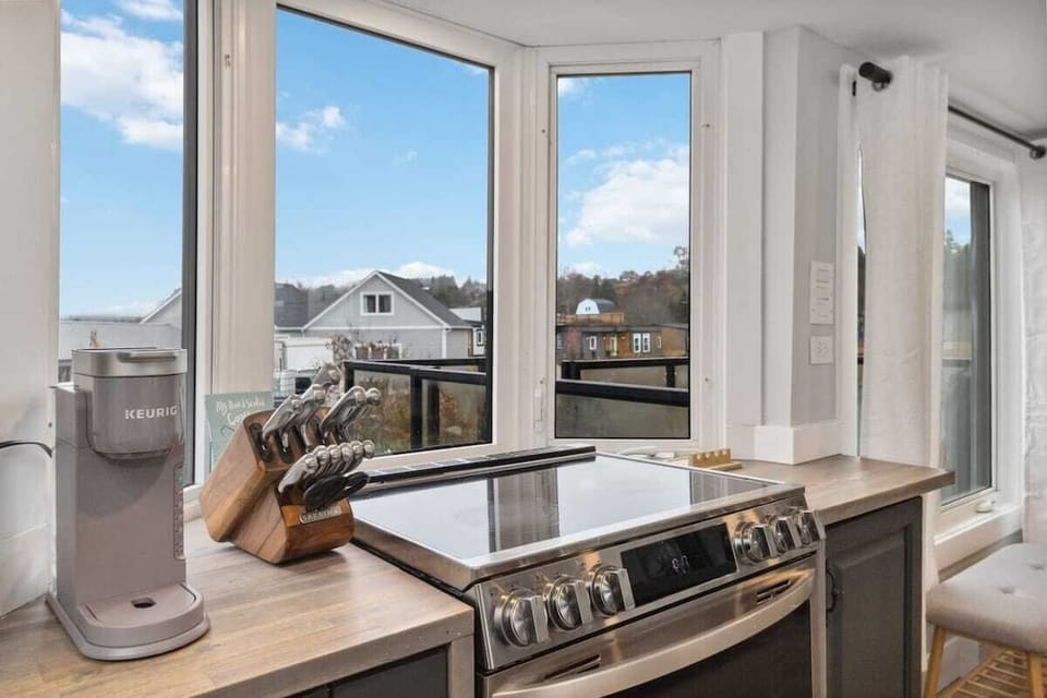 Large oven - Upstairs Mason's View