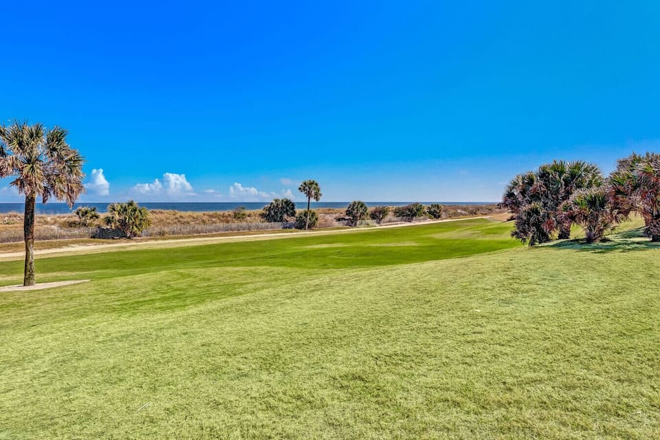 Expansive Oceanfront Green Space