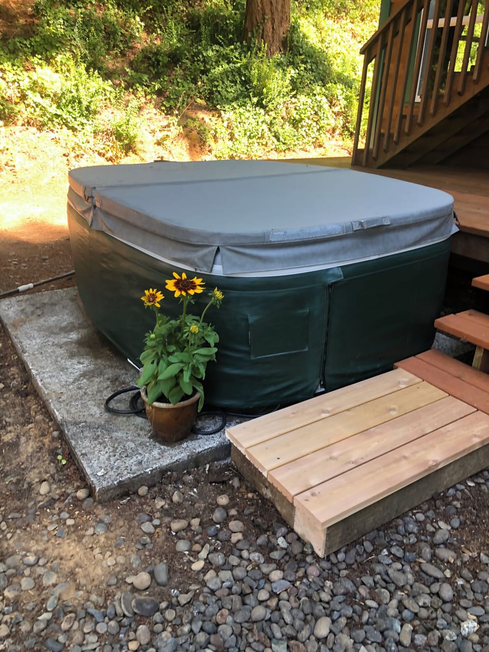 Outdoor spa tub