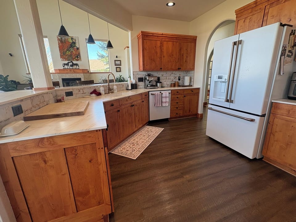 Full kitchen with dishwasher, stove, refrigerator and all the extras