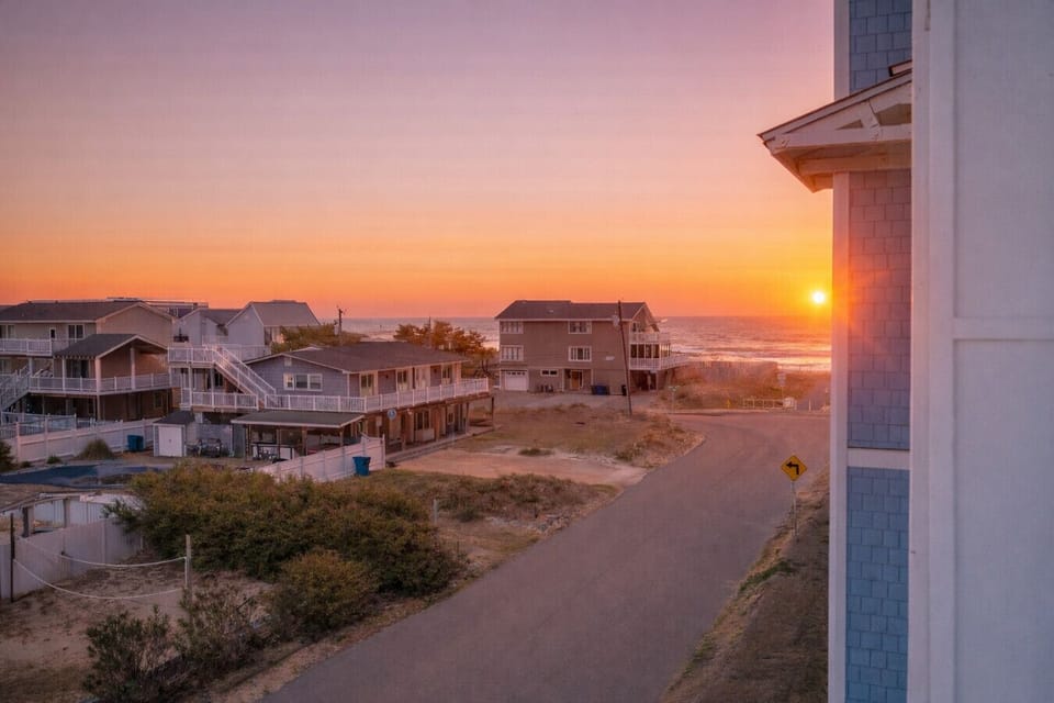 Charming coastal neighborhood just steps from the sand—quiet, scenic, and perfect for a relaxing getaway.