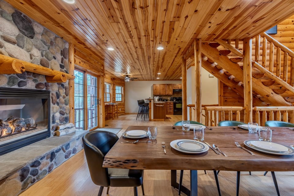 Dining room that seats up to 10 of your friends & family w/electric fireplace.