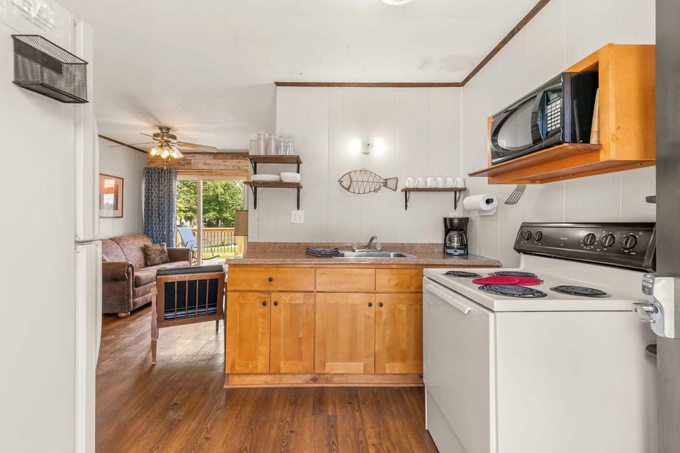 Cozy kitchen vibes! 🍽️✨ Ready to whip up some delicious meals in this charming space.