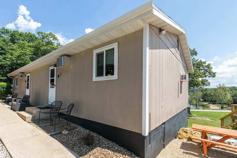 Both cabin units with Table Rock Lake visible in the background