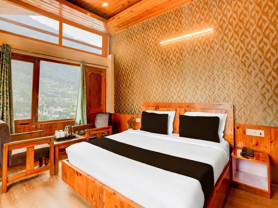 Deluxe Hotel Mall Road House in Manali