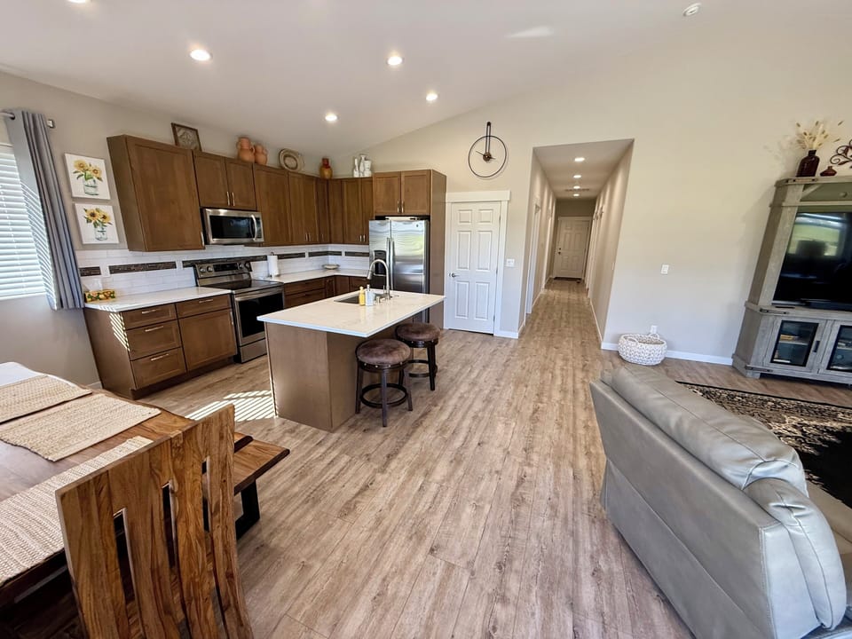 Open kitchen and Dining area
