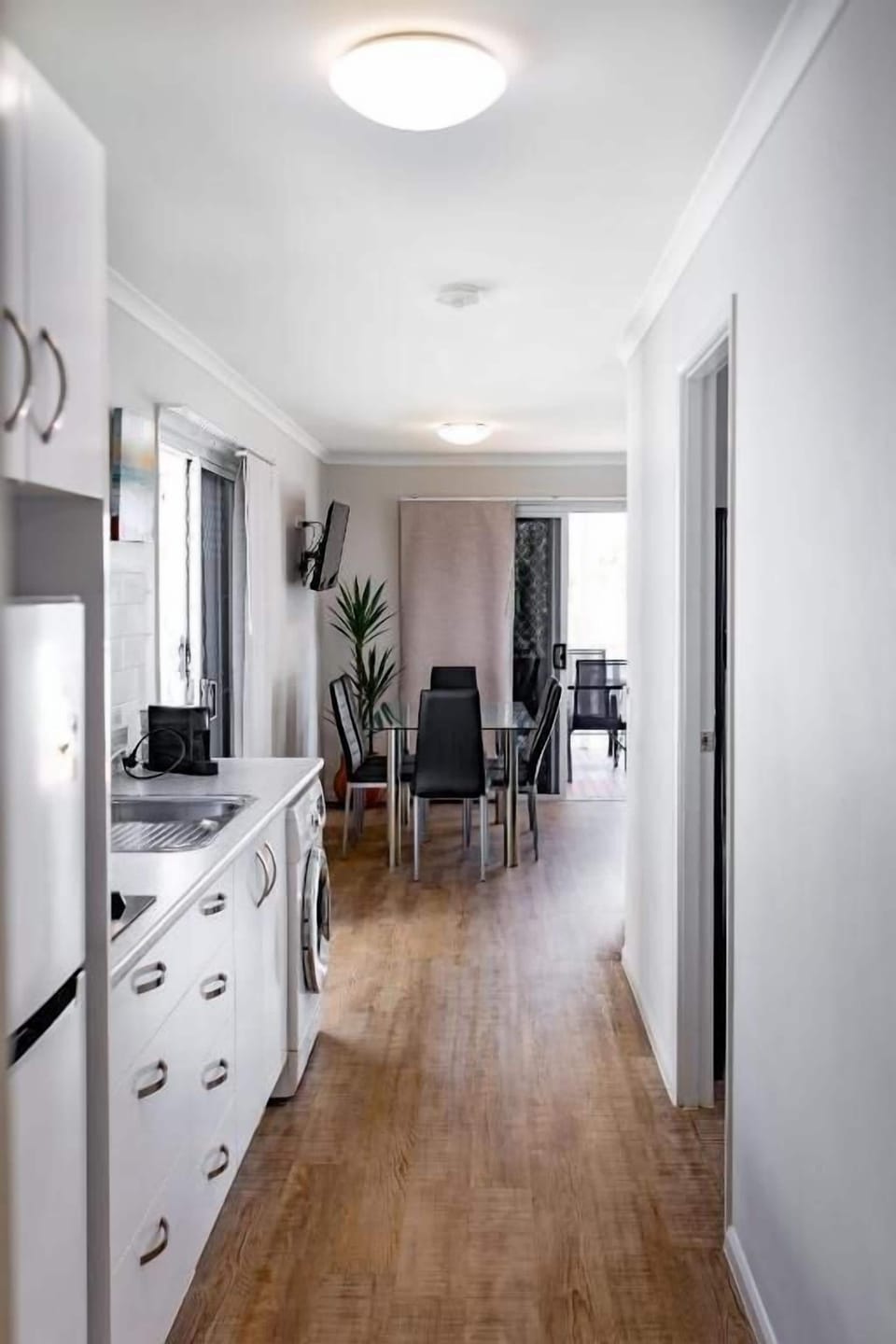 Deluxe Cabin, Balcony, River View | Private kitchen