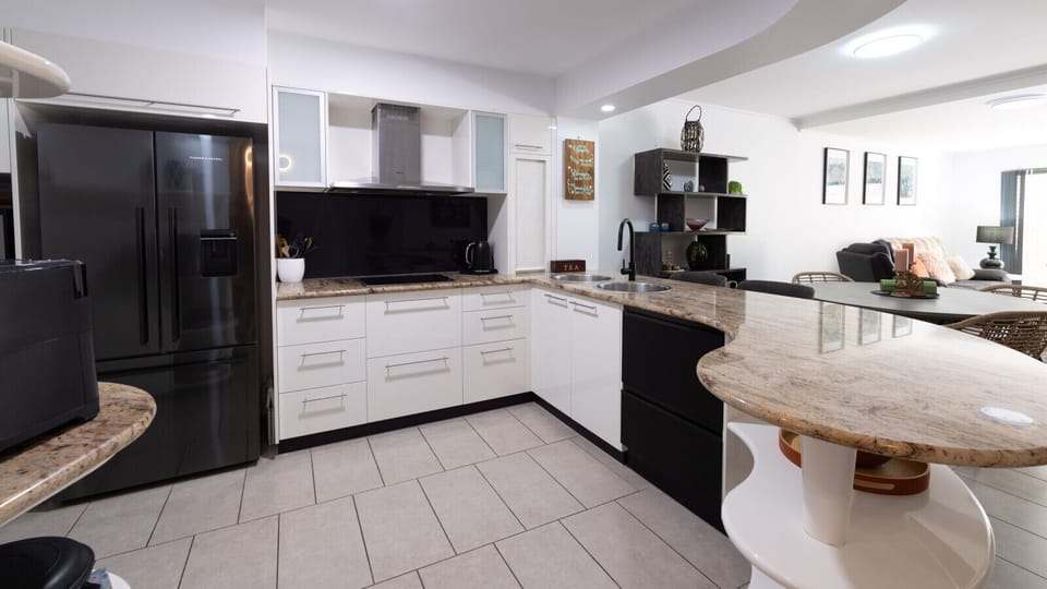 Ssleek, bright kitchen with lots of prep space for relaxed home-cooked meals.