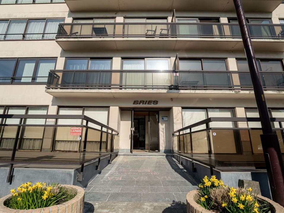 Apartment, Condominium, Composite Material, Commercial Building, Balcony, Glass, Daylighting, Handrail
