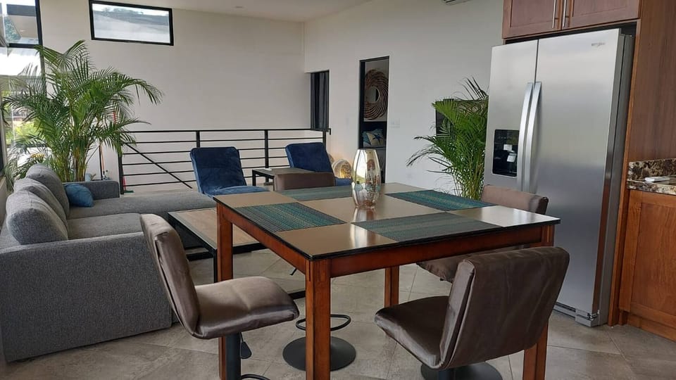 House, 1 Bedroom | Dining room