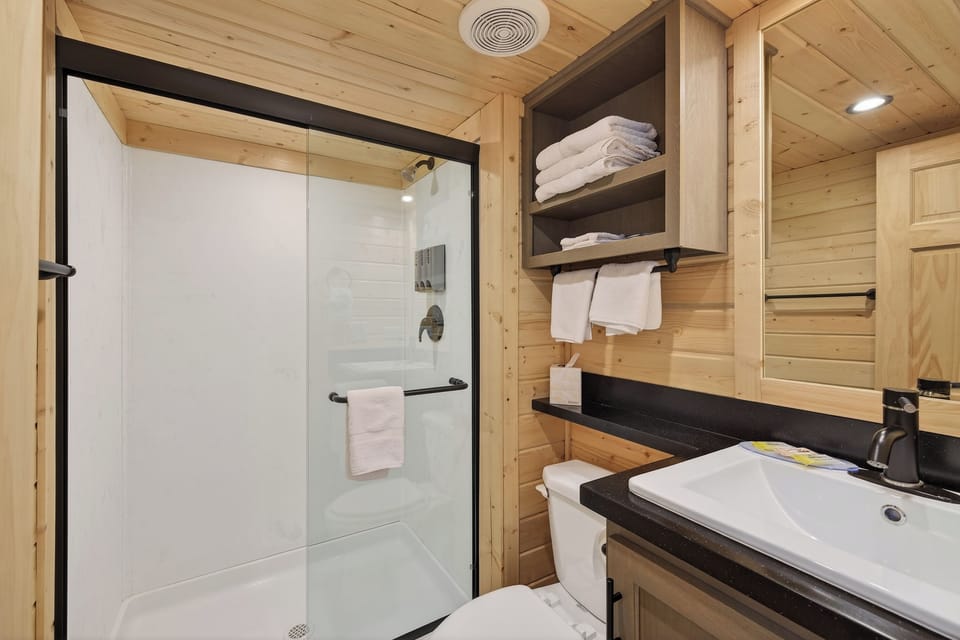 Standard Double Room | Bathroom | Shower, hair dryer, towels, soap