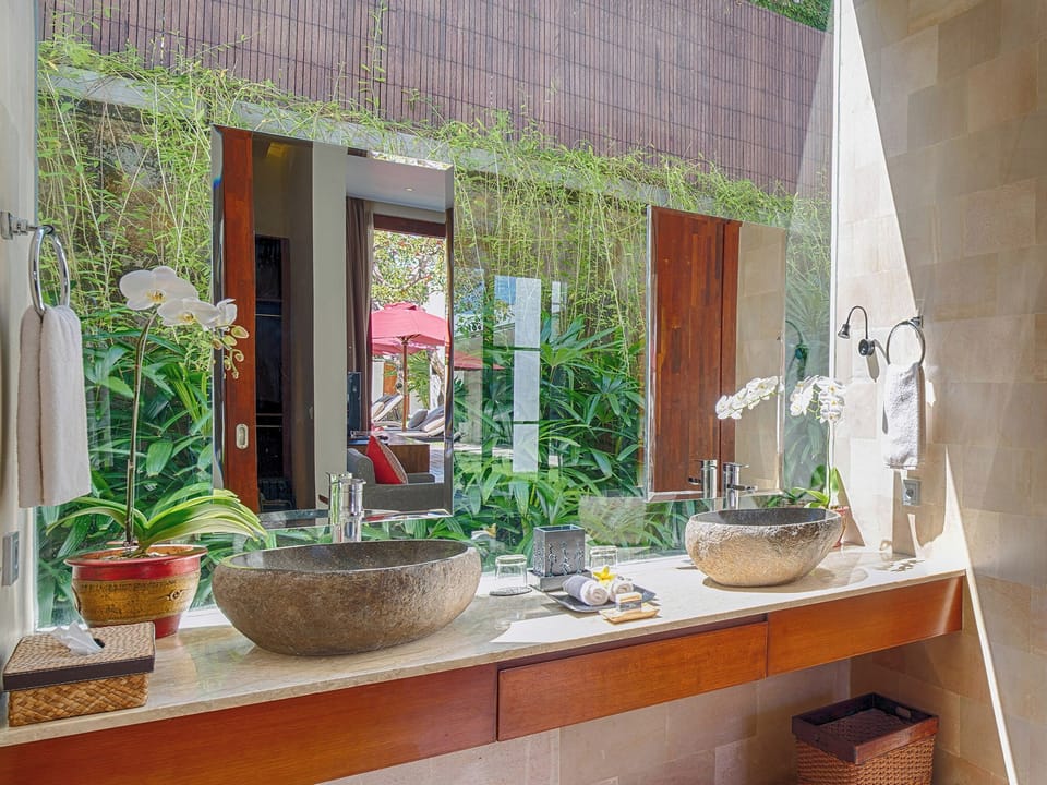 Deluxe Villa, Balcony, Pool View | Interior