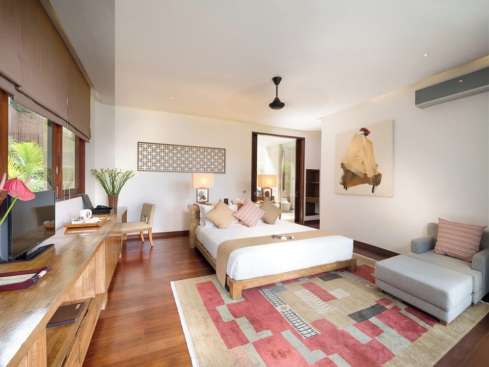 Premium bedding, in-room safe, free WiFi, bed sheets