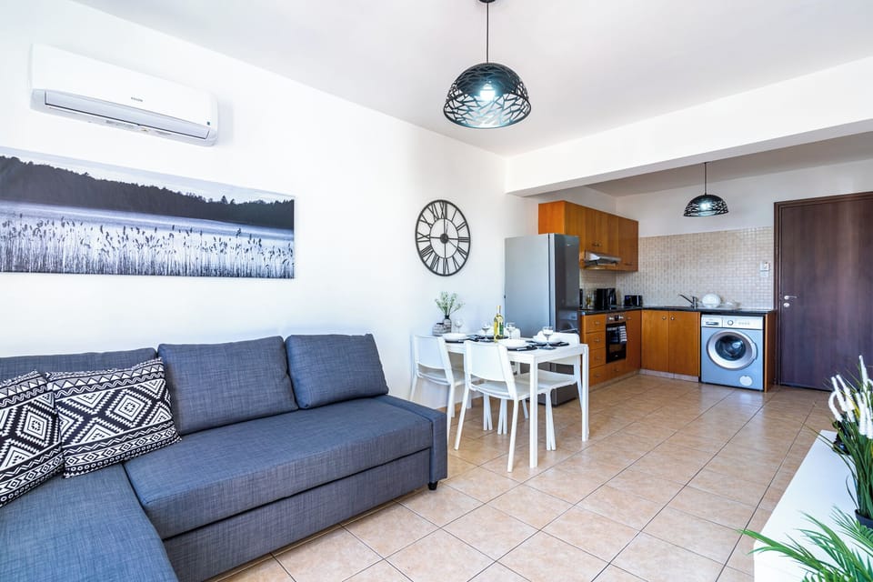 Apartment, 1 Double Bed, Kitchen, City View | Living area | Smart TV, Netflix, streaming services
