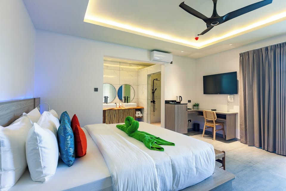 Standard Double Room, 1 Double Bed | Premium bedding, minibar, in-room safe, cribs (free)