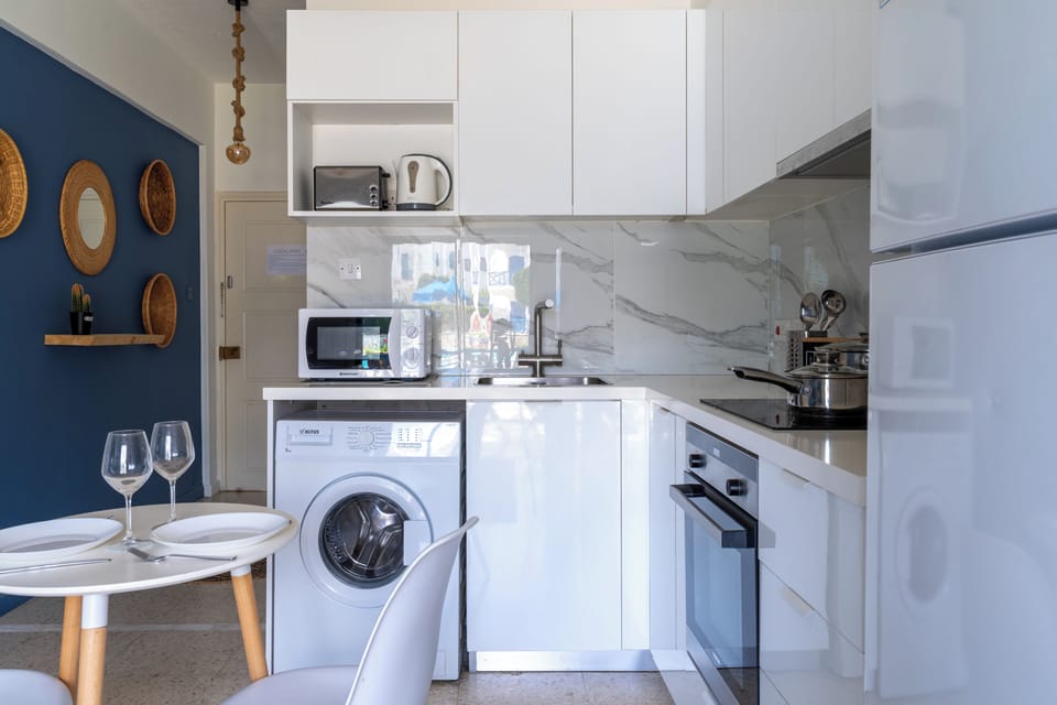 Apartment, 1 Double Bed with Sofa bed, Kitchen, City View | In-room dining