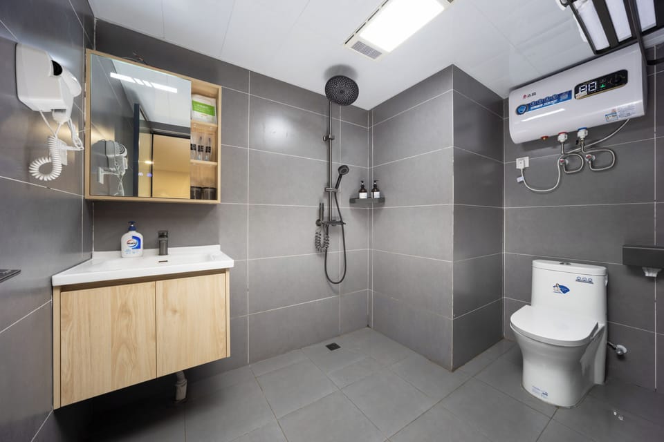Standard Twin Room, City View | Bathroom | Shower, hair dryer, slippers, towels