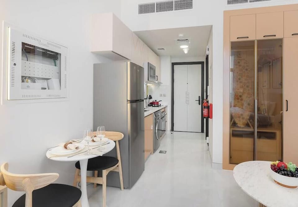 Luxury Apartment, Balcony, City View | In-room dining