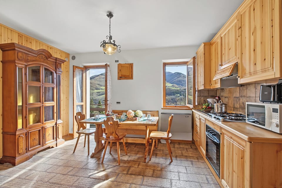 Standard Chalet, 2 Bedrooms, Balcony (Casa Maria - Mountain Sports Base) | Dining