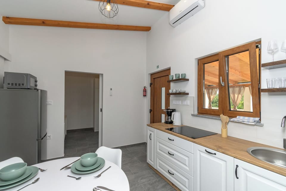 House | Private kitchen | Fridge, microwave, stovetop, dishwasher
