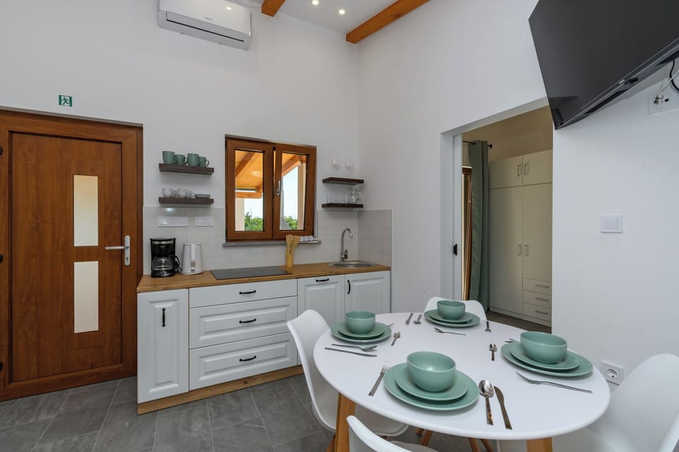 House | Private kitchen | Fridge, microwave, stovetop, dishwasher