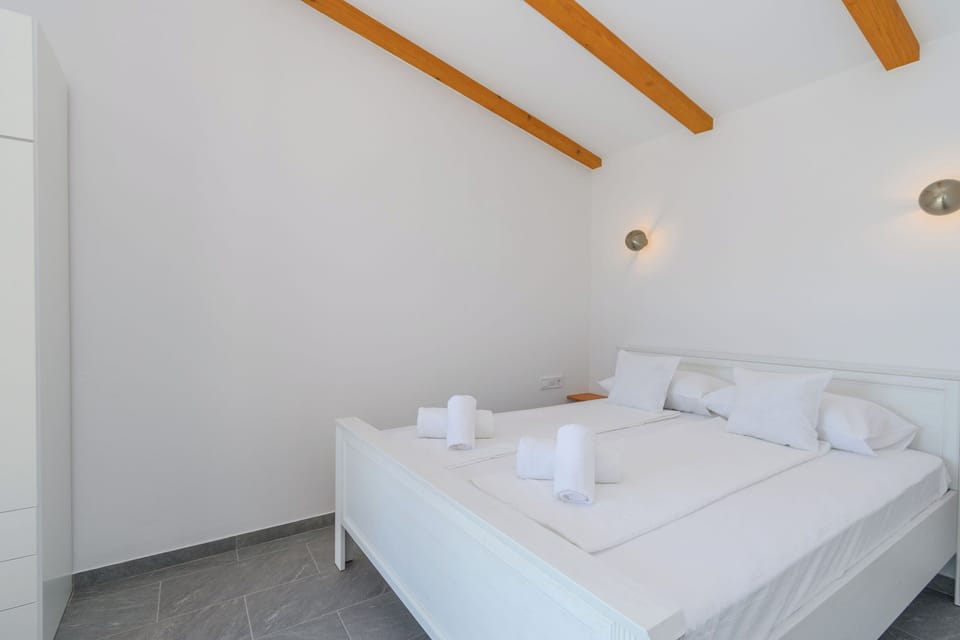 House | Free WiFi