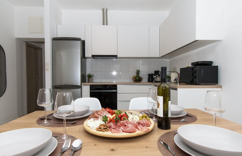 Apartment (A1) | Dining
