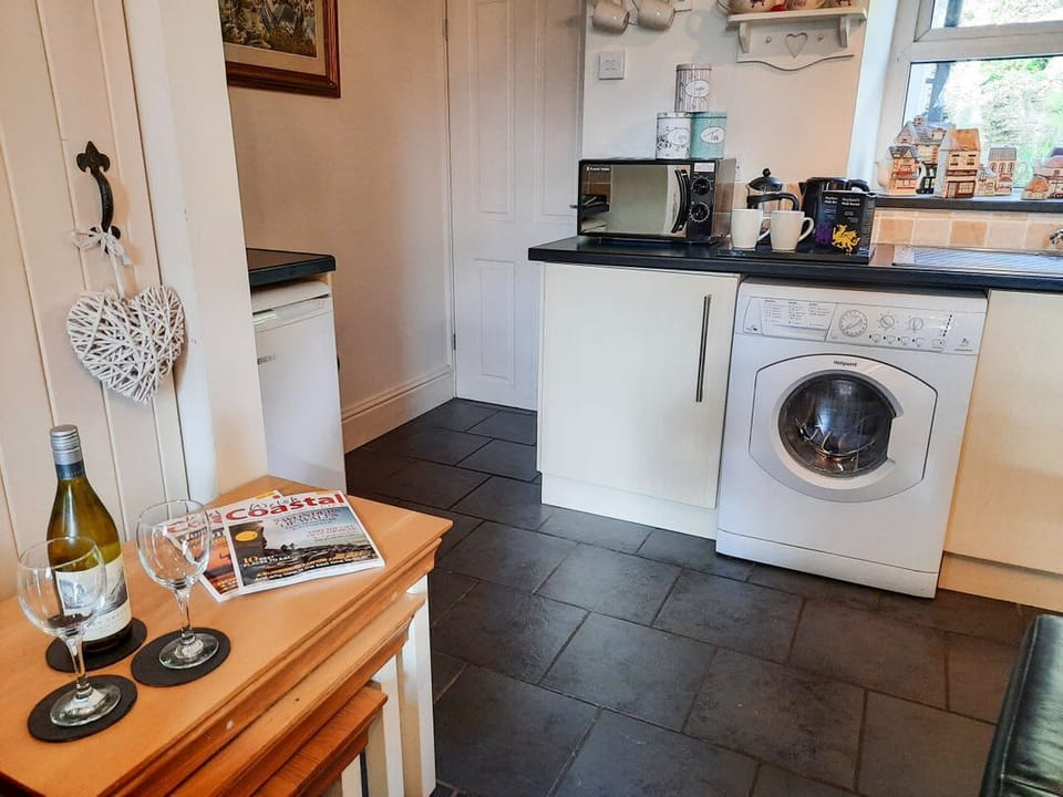 Bwthyn Ger Afon (Riverplace Cottage)