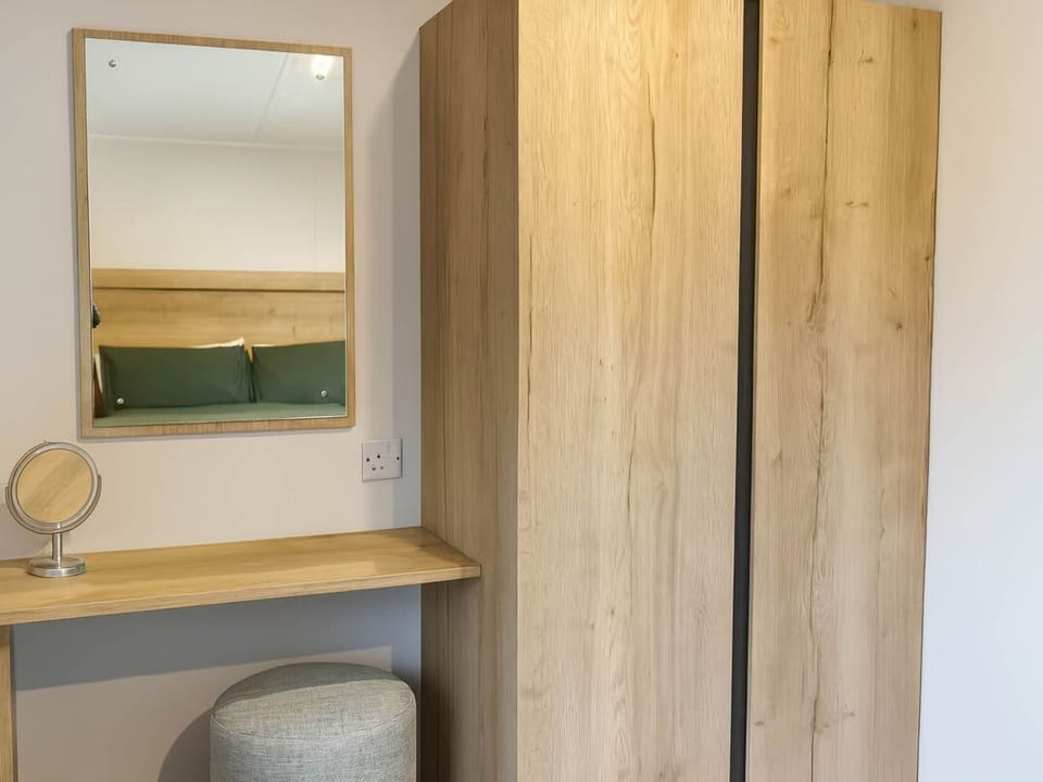 39 Greenlands, Littlesea Holiday Park