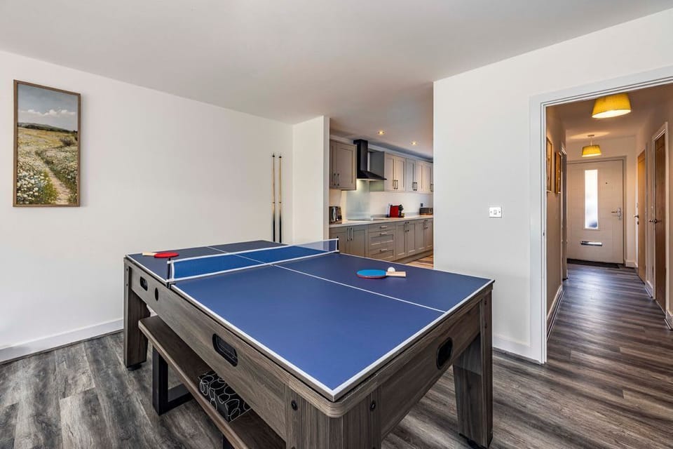 6 Riverside Mews