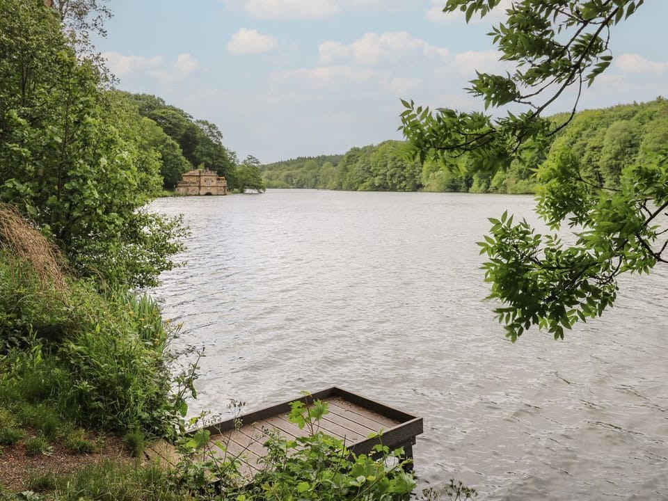 Lake Side Cottage