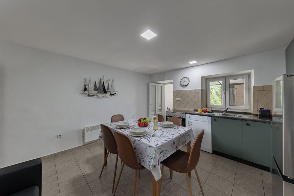 Family House, 3 Bedrooms, Microwave (Holiday Home Hidden Hill Lopar) | Dining