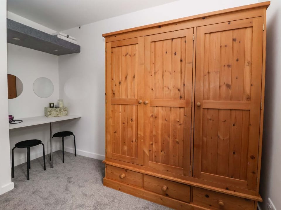 8 Wharfedale Mews
