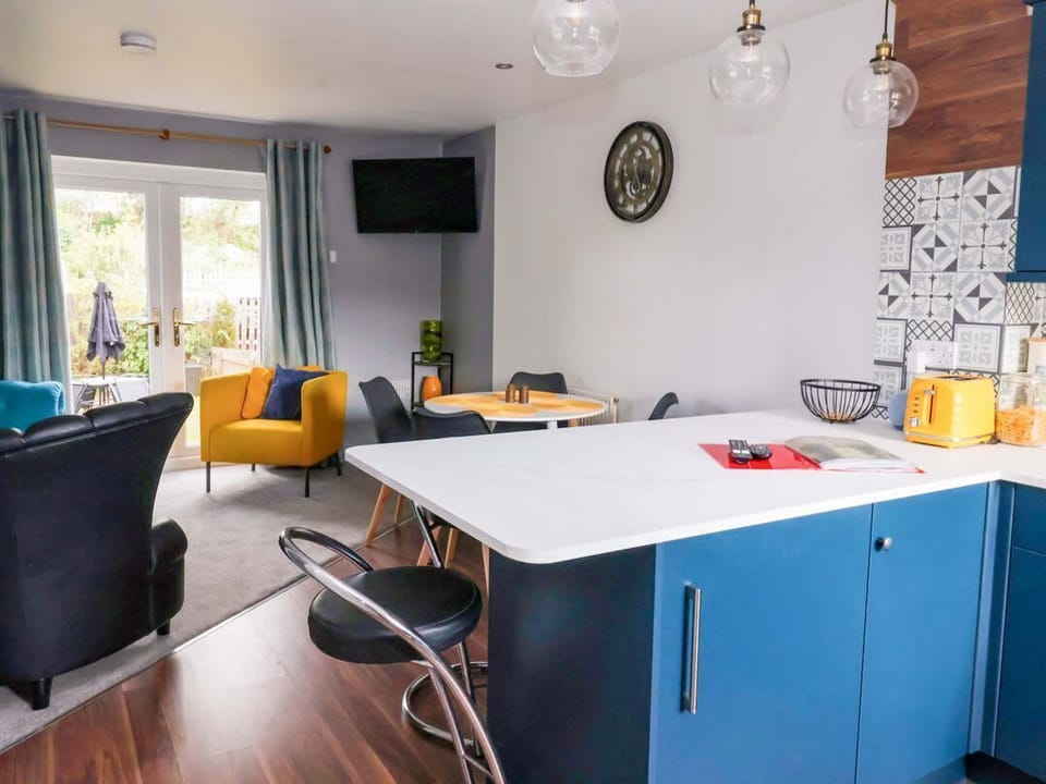 8 Wharfedale Mews