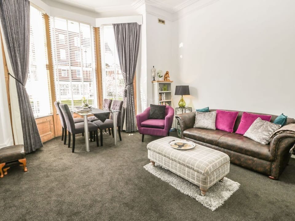 Esplanade Gardens, Apartment 1