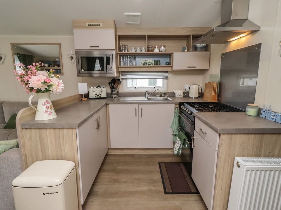 Homeslea 33 Millennium Gardens