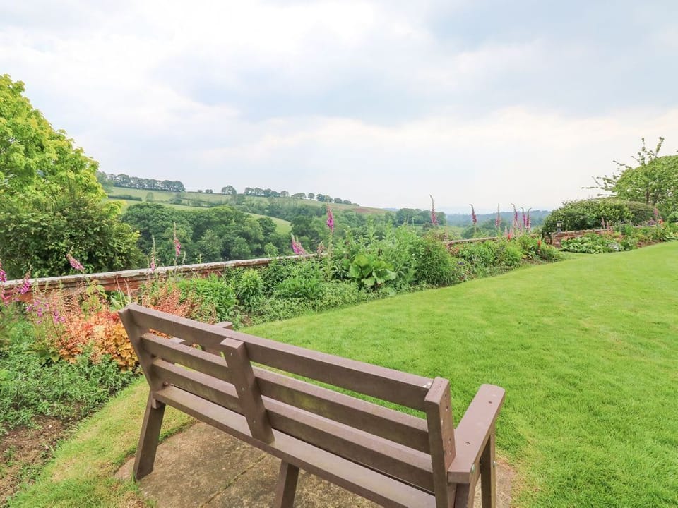 Harcombe House Rooms - First Floor Twin