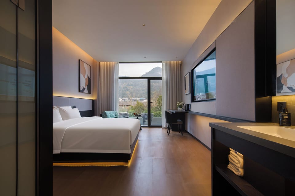 Superior Double Room, Hill View | Desk, laptop workspace, blackout drapes, soundproofing