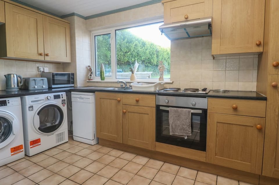 28 Guildford Road