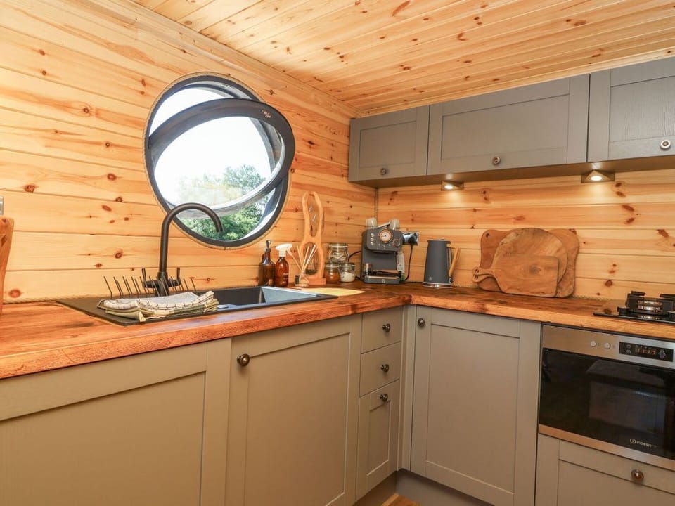 Bugley Pools Hideaway