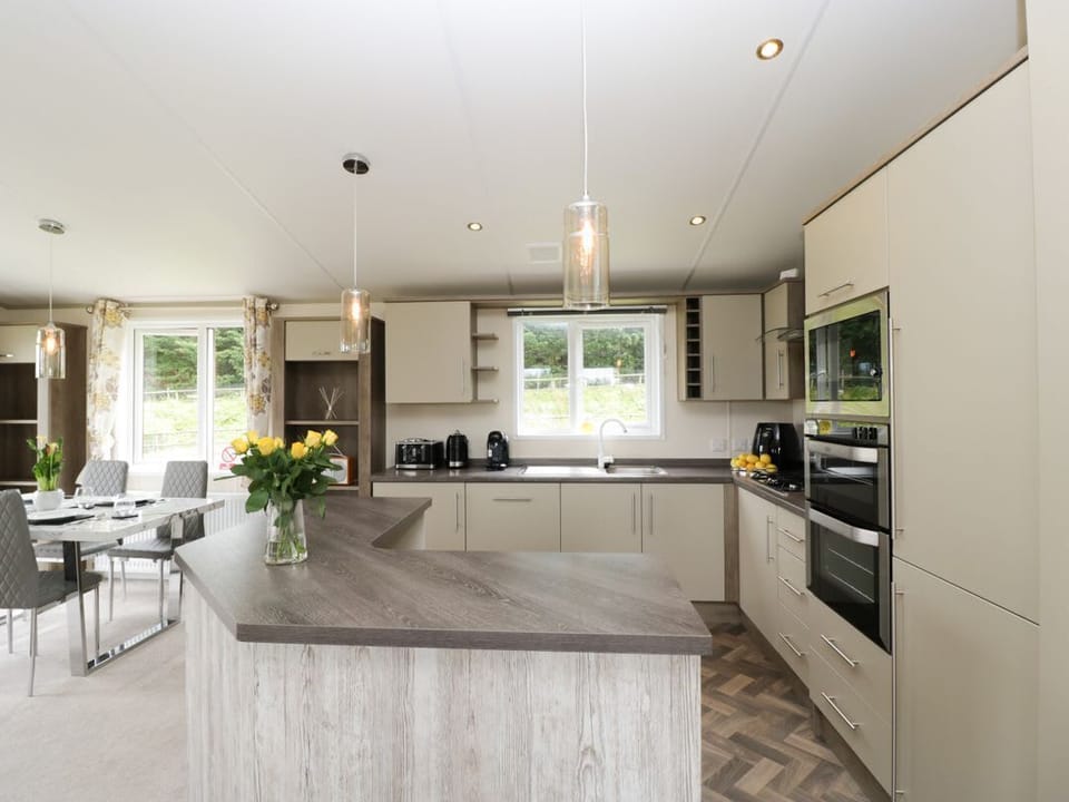 Hill View, Lilac Lodge