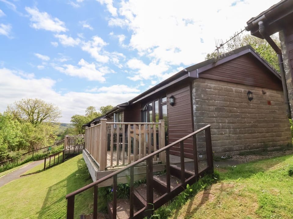 12 Manleigh Park